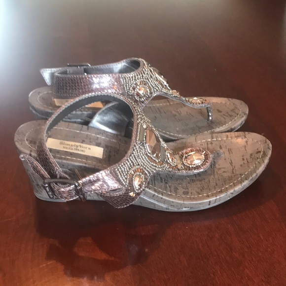 Size 6M brown wedges - Picture 3 of 7